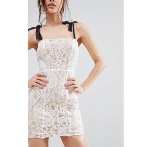 LACE BODYCON DRESS